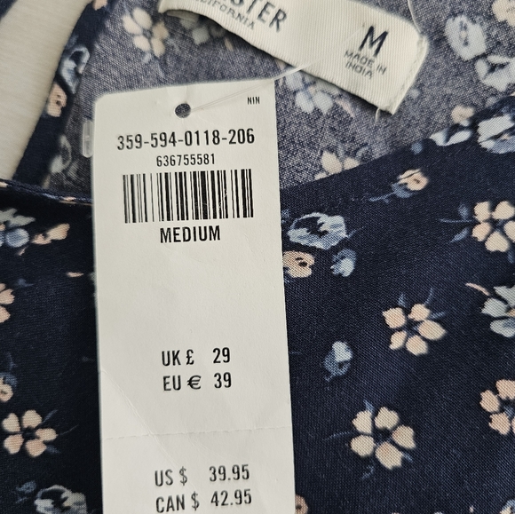 Hollister - Picture 3 of 5